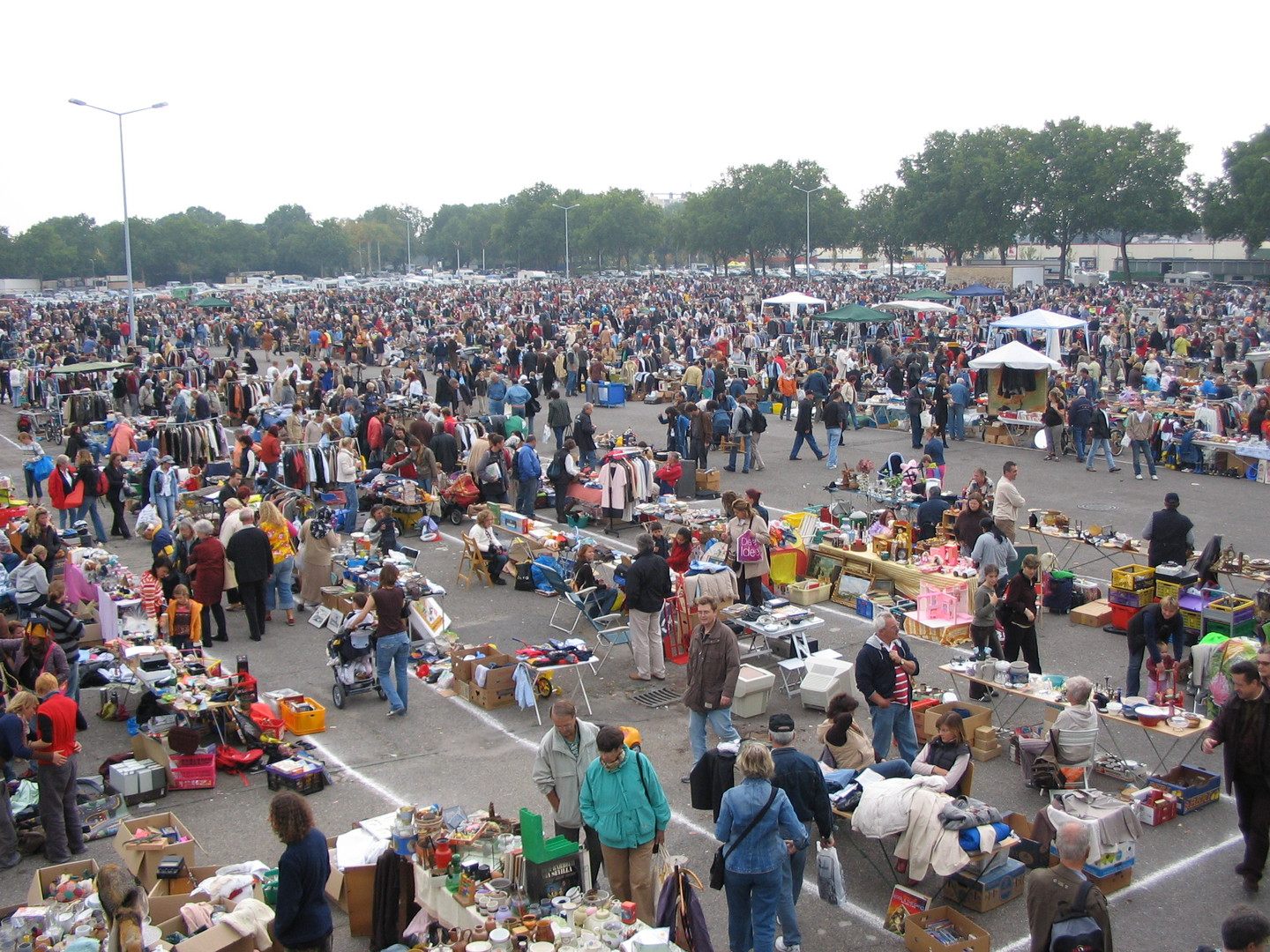 Krempelmarkt auf dem Neuen Messplatz, 2006